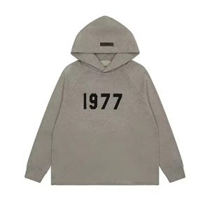 The 1977 Essentials Kid’s Hoodie in Dark Oatmeal offers comfort, style, and warmth with a classic design, perfect for everyday wear.