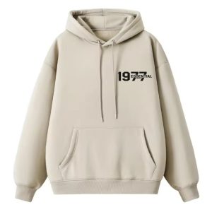 The 1977 Essentials Hoodie in Timeless Grey combines comfort, style, and versatility, featuring a relaxed fit and soft cotton blend for everyday wear.