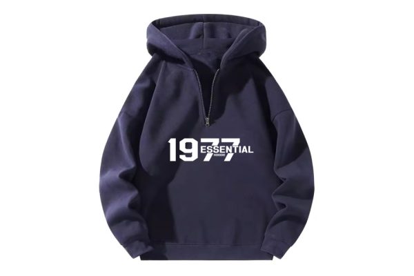 The 1977 Essential Half-Zip Hoodie in Cozy Blue offers a relaxed fit and soft fabric, combining classic style with everyday comfort.
