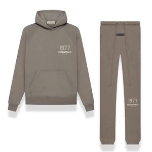 Shop the 1977 Essentials Desert Taupe FW Set for a retro-inspired, comfortable, and stylish look with timeless vintage charm. Perfect for any occasion