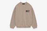 Shop the 1977 Essentials Fleece Crewneck in Desert Sand. Soft fleece, classic fit, and durable comfort. Perfect for casual wear or lounging.