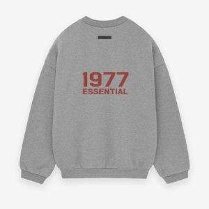 Shop the 1977 Essentials Fleece Crewneck in Dark Heather. Soft, cozy fleece for ultimate comfort, perfect for casual wear or layering in cooler weather.