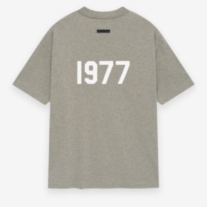 Shop the 1977 Essentials Sparks Tee. A vintage-inspired Chicago Bulls t-shirt, perfect for fans. Soft, comfortable, and stylish.