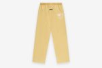 Shop the 1977 Essentials Heavy Fleece Relaxed Sweatpant for superior comfort and style. Ideal for lounging or casual wear.