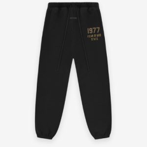 Discover the 1977 Fleece Essential Sweatpant for ultimate comfort and style. Perfect for lounging or casual outings.