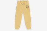 Shop the 1977 Essentials Heavy Fleece Sweatpant in Amber for warmth and style. Ideal for casual wear or lounging.