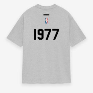Shop the 1977 Essentials Knicks Tee. A vintage-inspired Chicago Bulls t-shirt, perfect for fans. Soft, comfortable, and stylish.