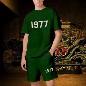 Get the 1977 Essentials Short Set in Green. Stylish, comfortable, and perfect for relaxed outings. A must-have for any casual wardrobe.
