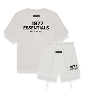 The 1977 Essentials Light Oatmeal Full Set offers timeless design, durability, and versatility for everyday use and travel.