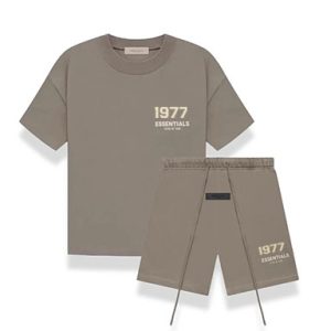 The 1977 Essentials Desert Taupe Full Set offers a stylish, versatile, and timeless collection for modern home décor needs.
