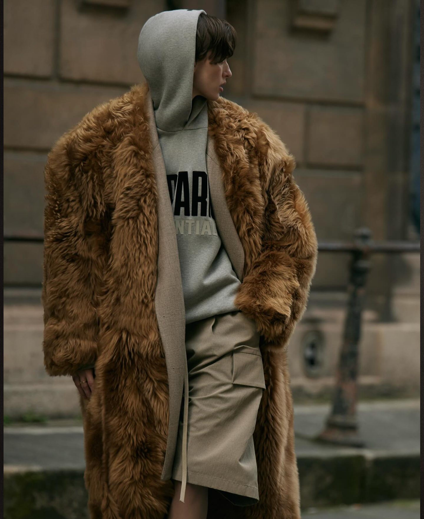 1977 Essentials Hoodie – Where Style Meets Comfort!